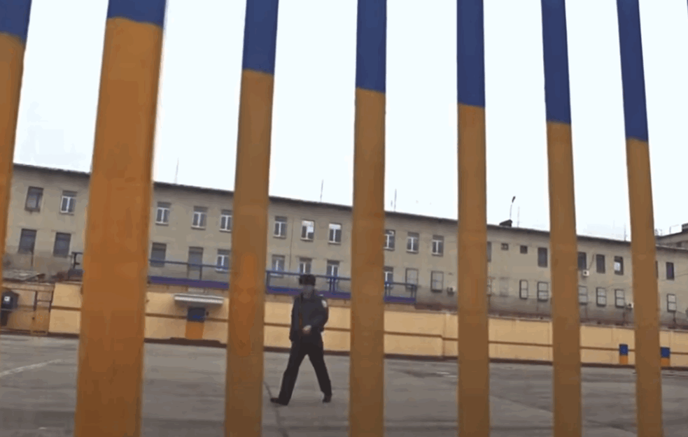 '<span style='color:red;'><b>CRNI DELFIN</b></span>' iza svojih zidina krije najveće zločince: KANIBALI, PEDOFILI I UBICE zaziru od ovog mesta!